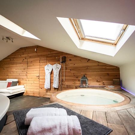 Le Lov'T - Suite Avec Jacuzzi Spontin Exterior foto