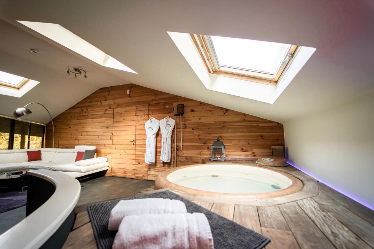 Le Lov'T - Suite Avec Jacuzzi Spontin Exterior foto