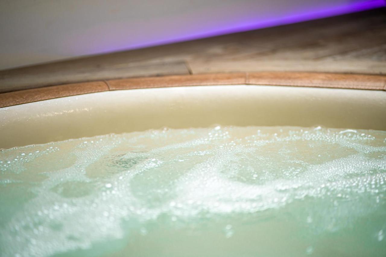 Le Lov'T - Suite Avec Jacuzzi Spontin Exterior foto