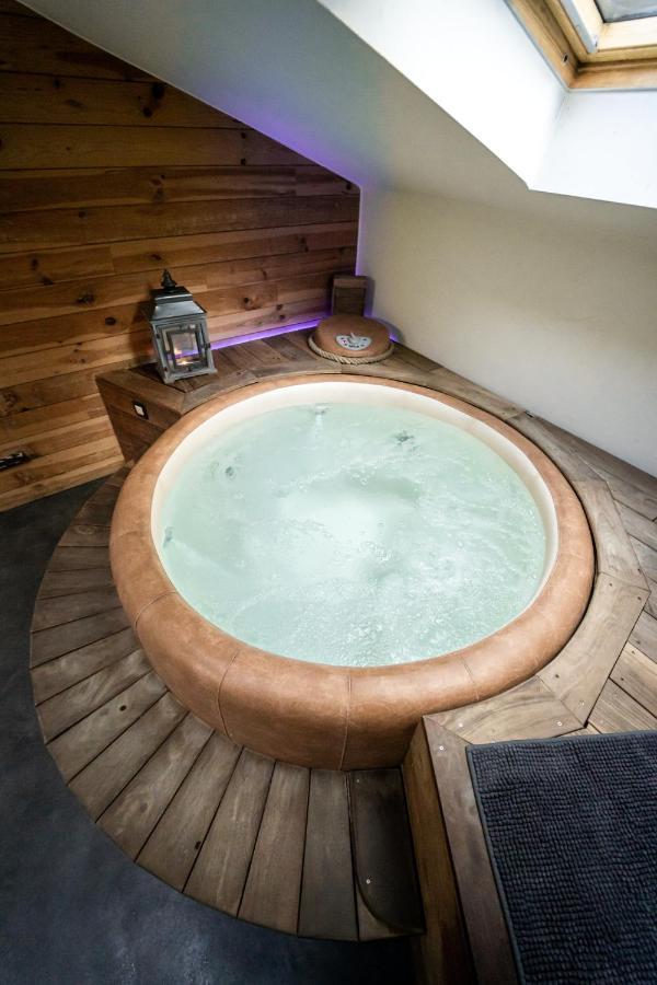 Le Lov'T - Suite Avec Jacuzzi Spontin Exterior foto