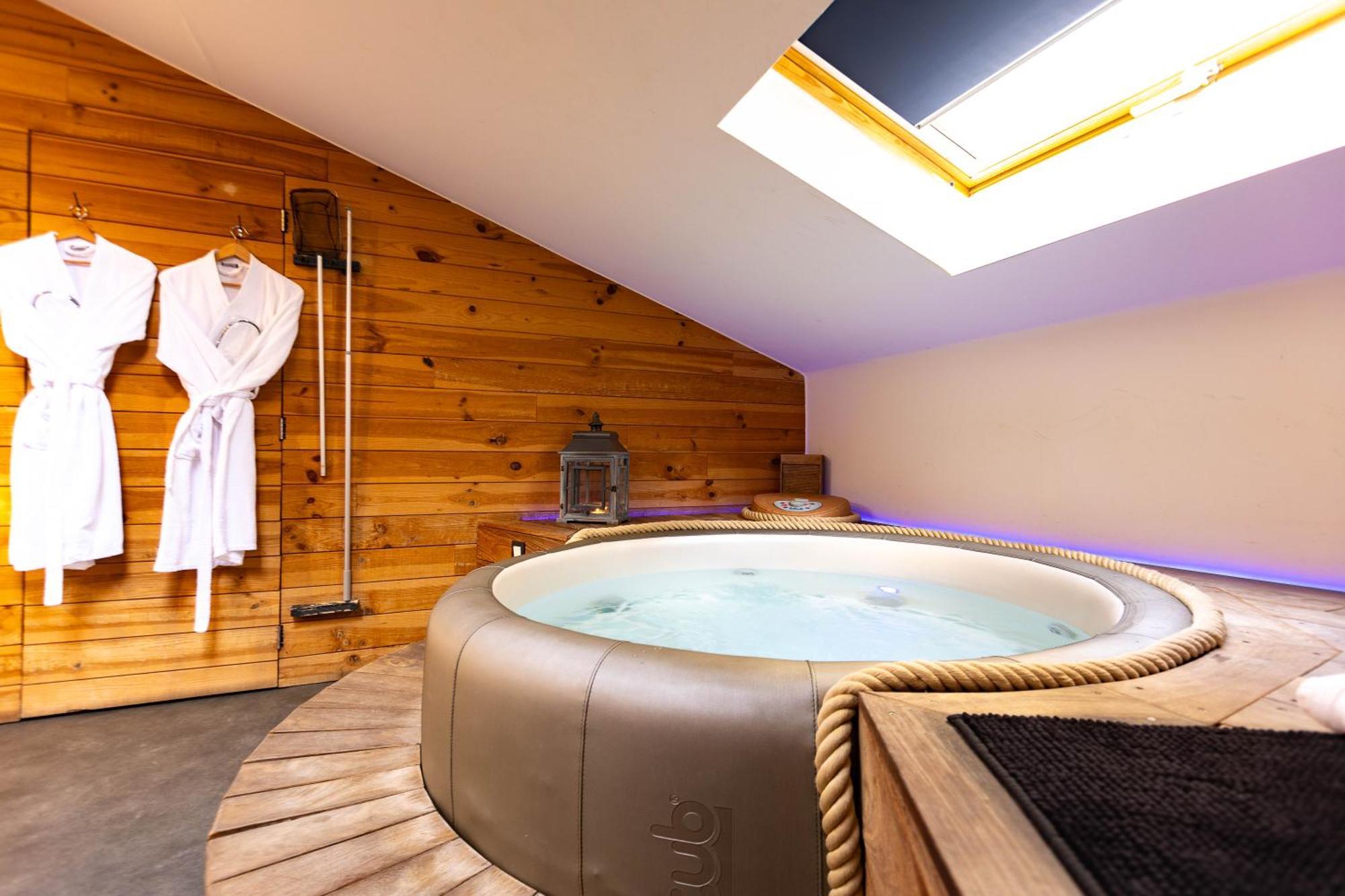 Le Lov'T - Suite Avec Jacuzzi Spontin Exterior foto