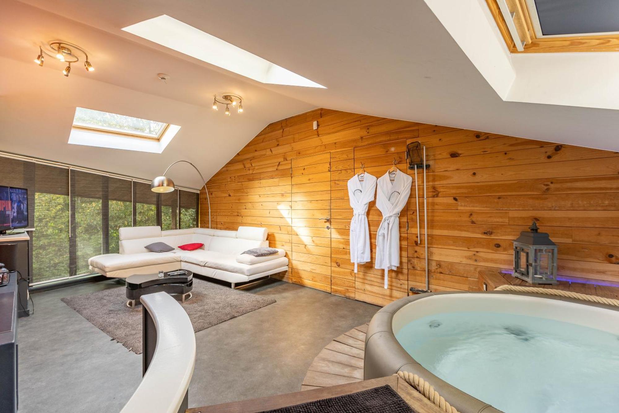 Le Lov'T - Suite Avec Jacuzzi Spontin Exterior foto