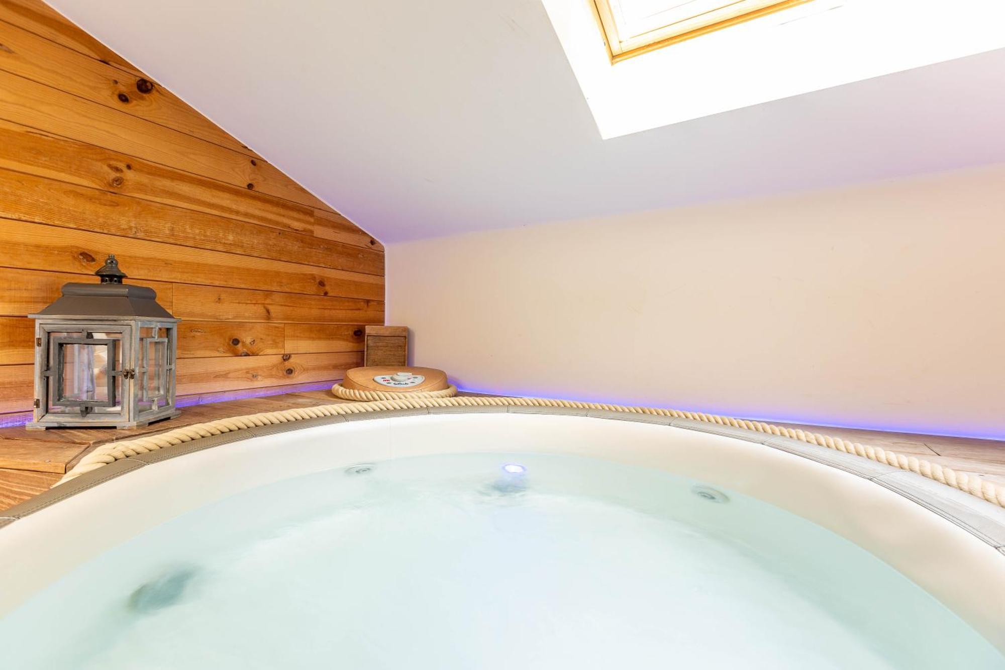 Le Lov'T - Suite Avec Jacuzzi Spontin Exterior foto
